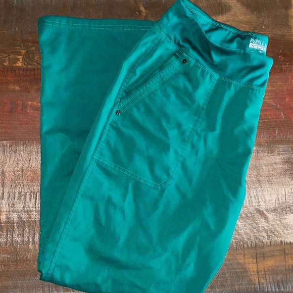 Women’s Hunter Green Yoga Scrub Pants - Picture 1 of 4